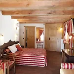 Les Combes Отель 3*