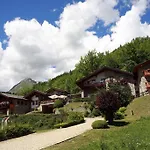 Отель Les Combes