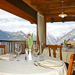 Отель Les Combes 3*