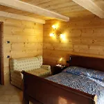 Отель Les Combes