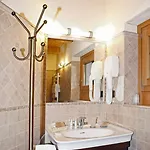 Отель Les Combes 3*
