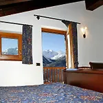 Отель Les Combes 3*