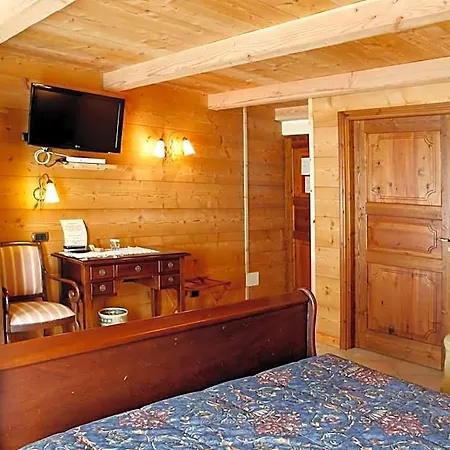 Les Combes Hotel La Salle