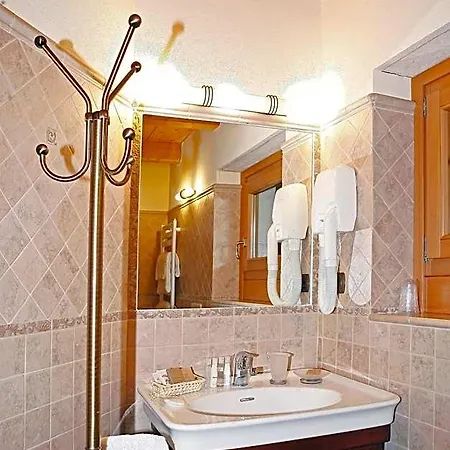 Hotel Les Combes La Salle
