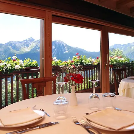 Les Combes Отель 3*