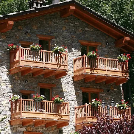 Les Combes Hotel La Salle
