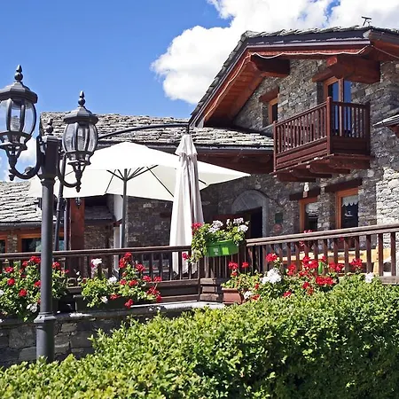 Les Combes Hotel La Salle