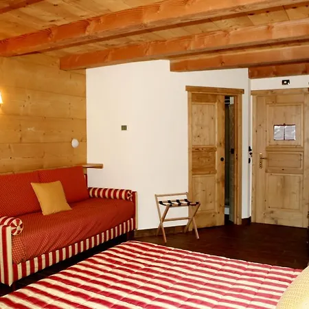 Les Combes Hotel La Salle