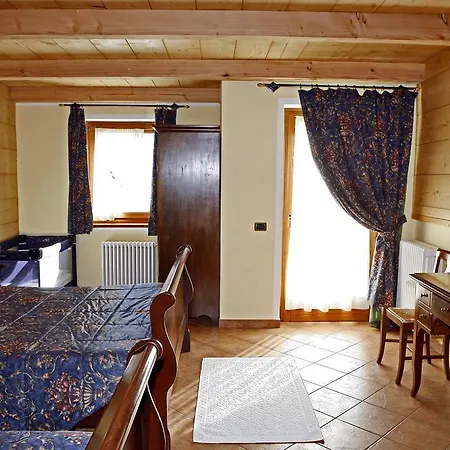 Отель Les Combes