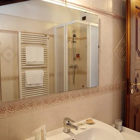 Les Combes Отель Ла-Саль