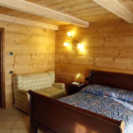 Отель Les Combes