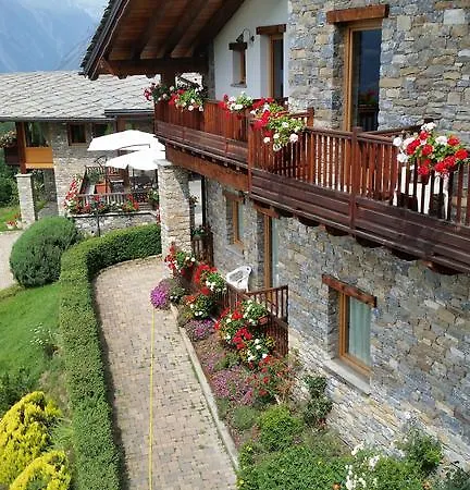 Отель Les Combes