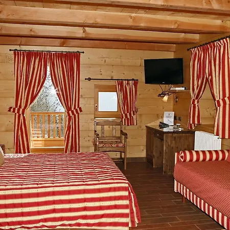 Отель Les Combes 3*