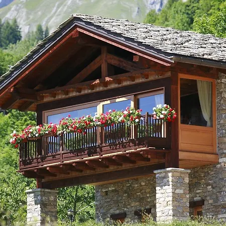 Отель Les Combes