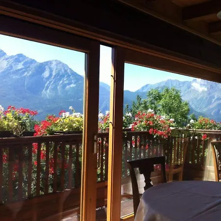 Отель Les Combes 3*