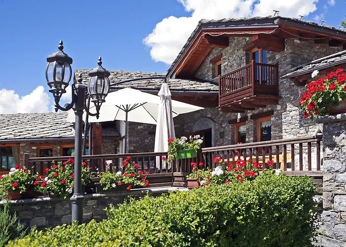 Les Combes Hotel La Salle