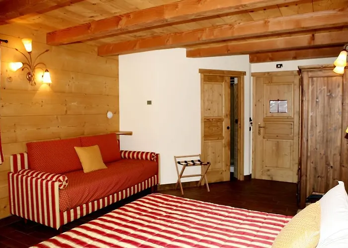 Les Combes Hotel La Salle