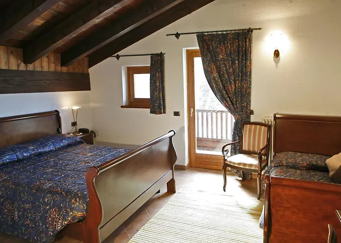 Hotel Les Combes La Salle