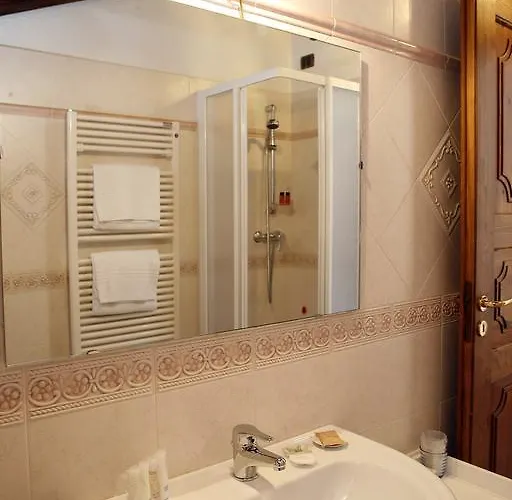 Les Combes Hotel La Salle