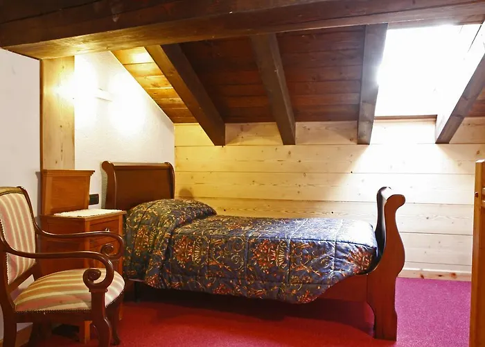 Les Combes Hotel La Salle