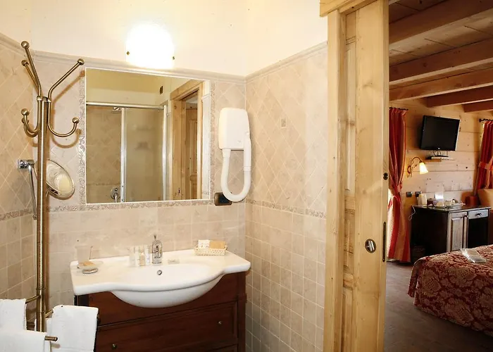 Hotel Les Combes La Salle